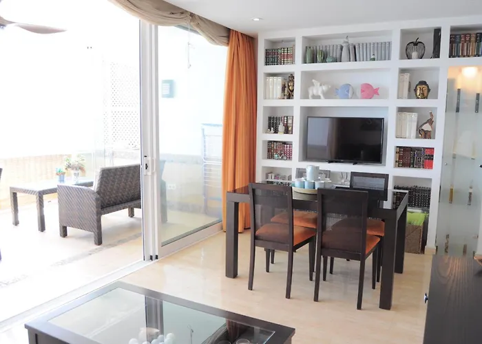 Magnificent Front Sea Views Apartment