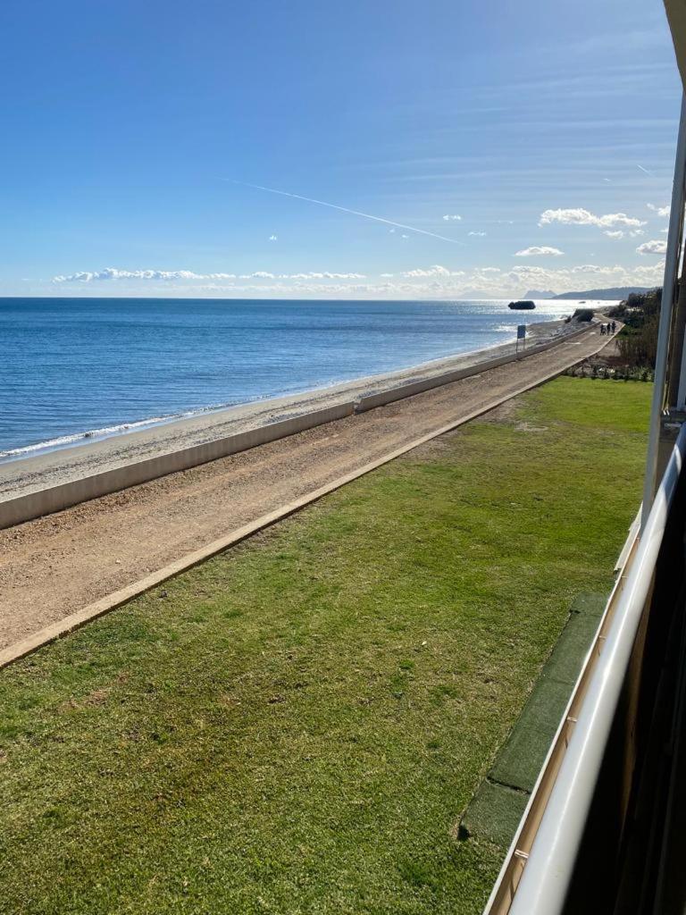 Magnificent Front Sea Views *