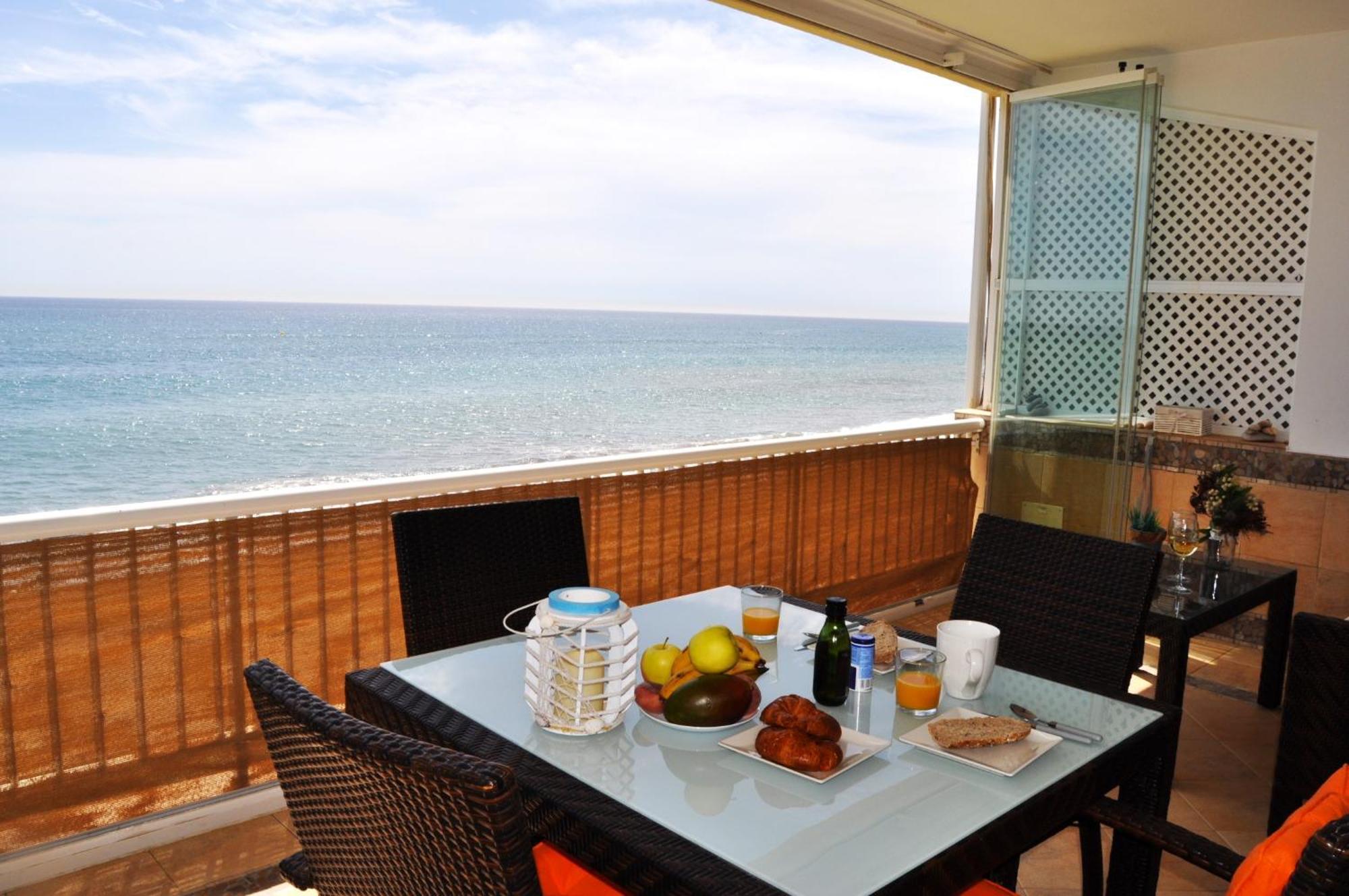 Apartment Magnificent Front Sea Views