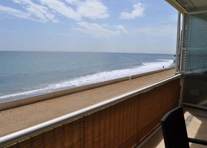 Magnificent Front Sea Views Apartment