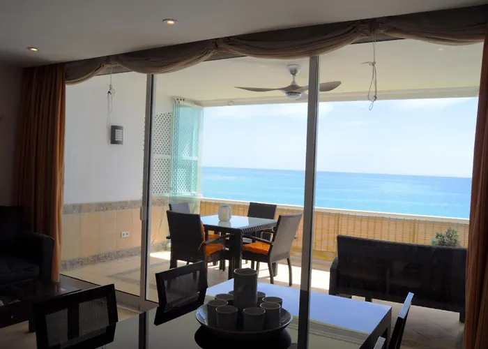 Magnificent Front Sea Views Apartment