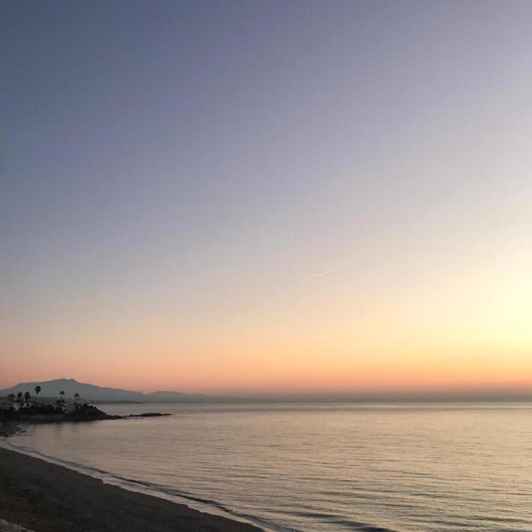 Magnificent Front Sea Views Apartament