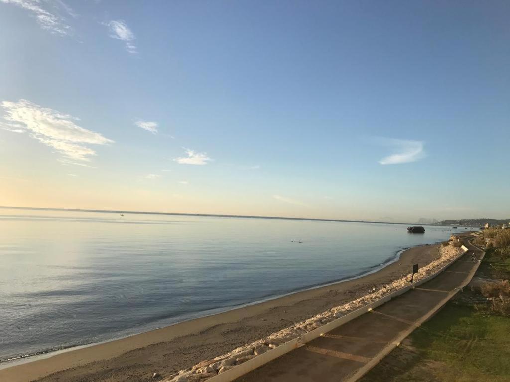 Apartament Magnificent Front Sea Views