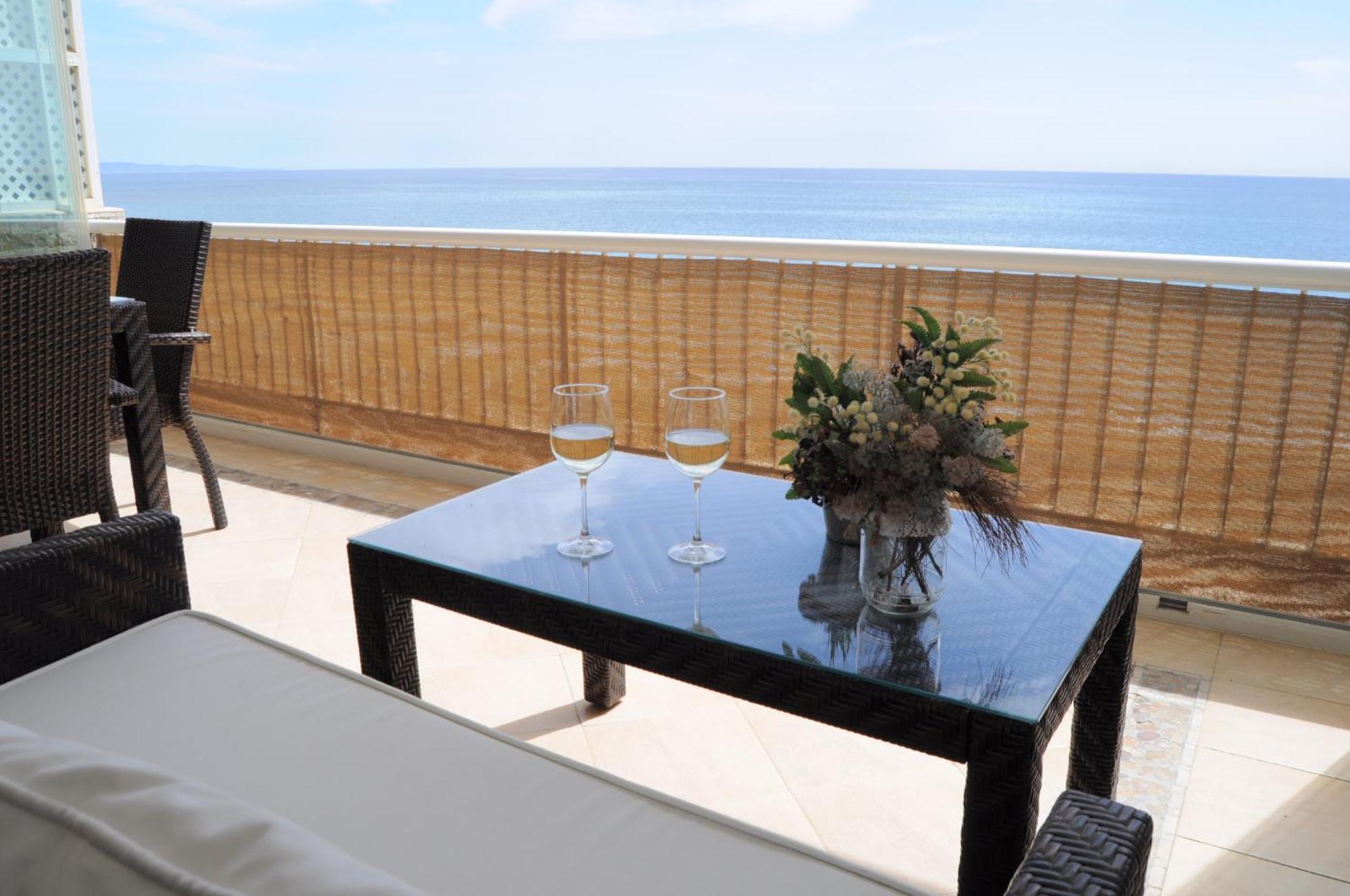 Apartament Magnificent Front Sea Views