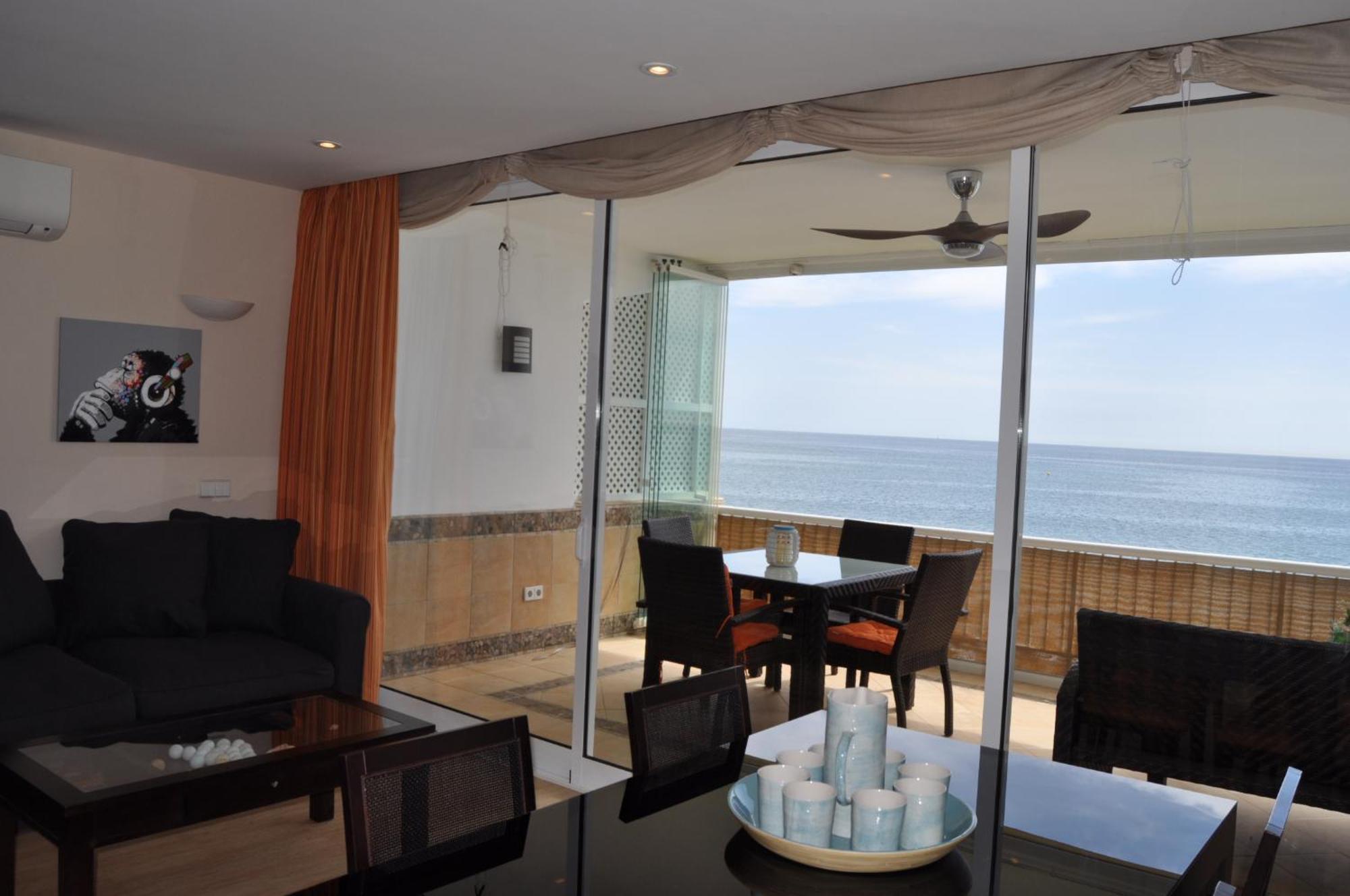 Magnificent Front Sea Views Apartament *